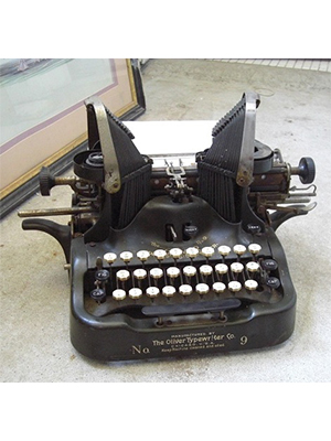 Antique Oliver 1913 Typewriter